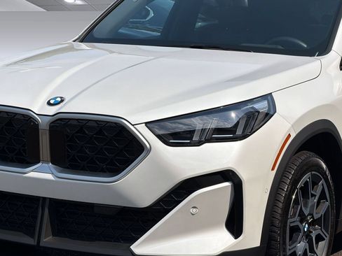 Used 2025 BMW X2 xDrive28i w/ Premium Package AWD/4WD image 12
