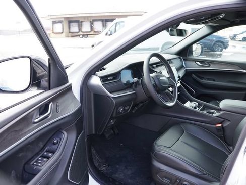 New 2026 Jeep Grand Cherokee Limited w/ Limited Altitude Package AWD/4WD image 12