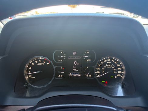 Used 2019 Toyota Tundra Limited w/ Limited Premium Package AWD/4WD image 19