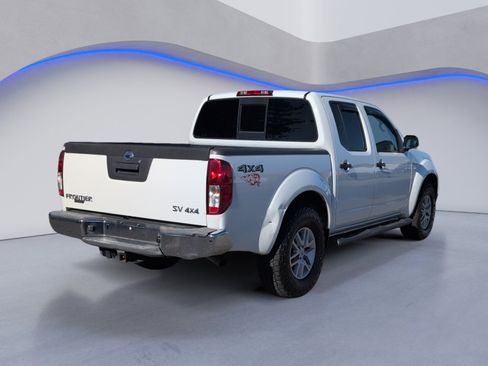 Used 2016 Nissan Frontier SV image 3