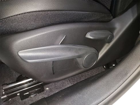 New 2026 Jeep Compass Latitude image 18