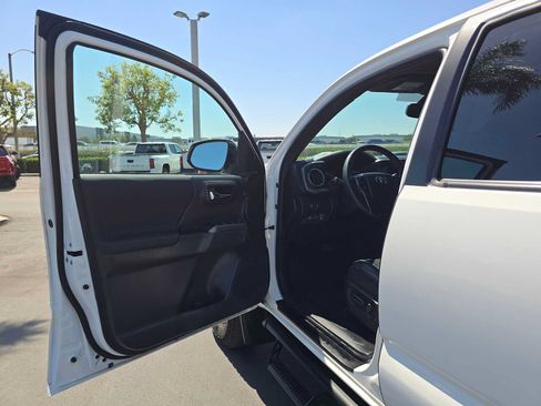 Certified 2023 Toyota Tacoma TRD Off-Road w/ TRD Premium Off Road Package AWD/4WD image 20