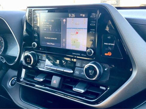 Used 2021 Toyota Highlander XLE image 44