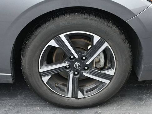 Used 2024 Nissan Sentra SV FWD image 41