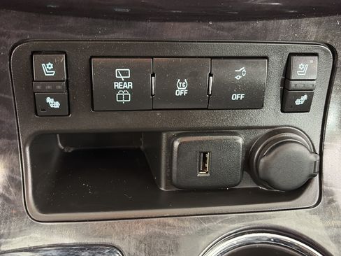Used 2017 Buick Enclave Premium AWD/4WD image 3