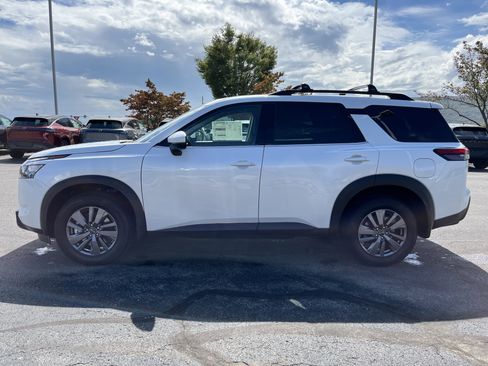 New 2025 Nissan Pathfinder SV w/ SV Premium Package image 8