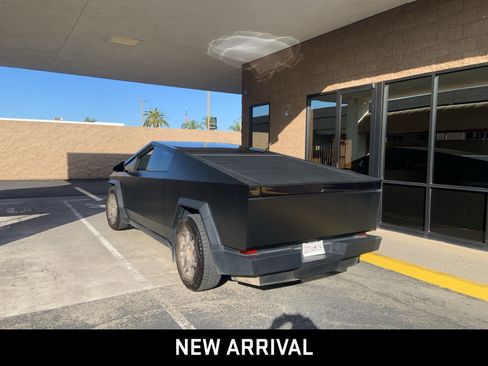 Used 2024 Tesla Cybertruck AWD Crew Cab image 6