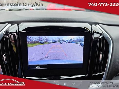 Used 2023 Chevrolet Traverse LT FWD image 18