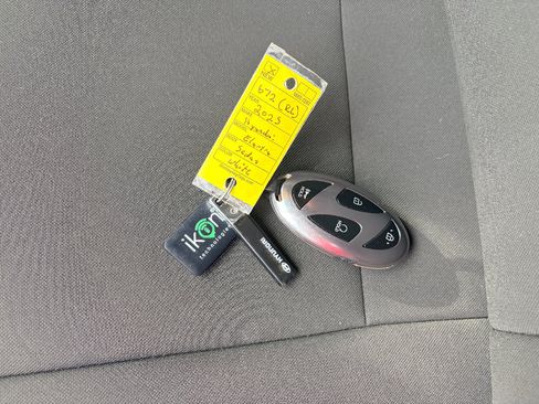 Used 2025 Hyundai Elantra SEL FWD image 33