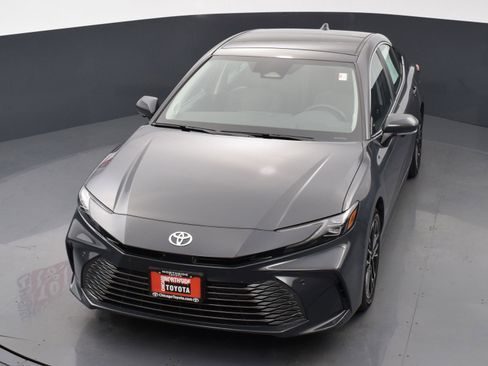 Used 2025 Toyota Camry XLE w/ Premium Plus Package AWD/4WD image 31