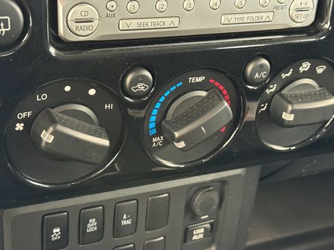 Used 2014 Toyota FJ Cruiser 4WD w/ Upgrade Package image 28