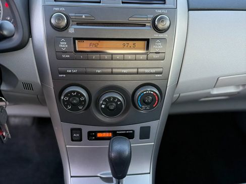 Used 2011 Toyota Corolla LE image 29