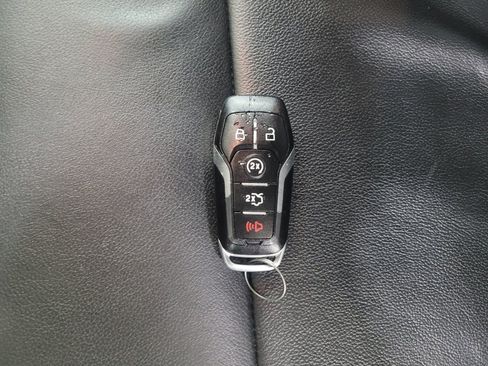 Used 2017 Ford Explorer XLT w/ Equipment Group 202A AWD/4WD image 32