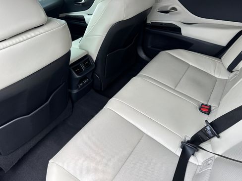 Used 2025 Lexus ES 300h w/ Premium Package FWD image 26