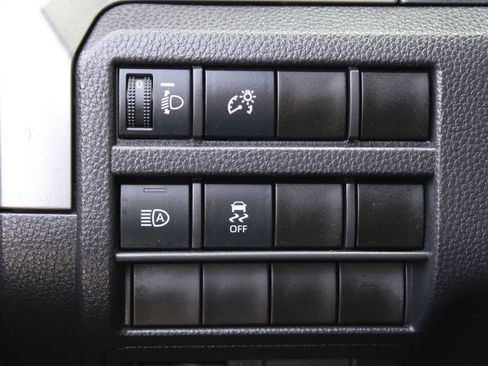 Used 2025 Toyota Tacoma TRD Sport AWD/4WD image 32