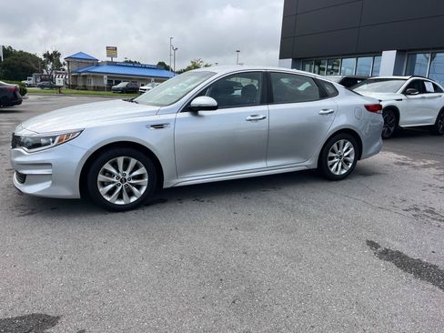 Used 2017 Kia Optima LX FWD image 5