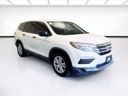Used 2017 Honda Pilot LX image 3