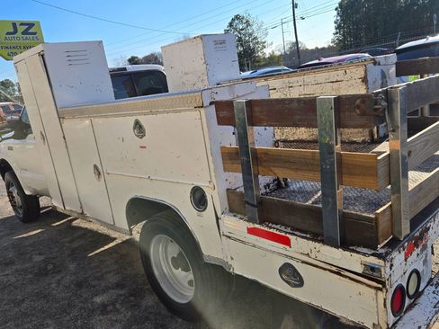 Used 2004 Ford F550 2WD Regular Cab Super Duty image 7