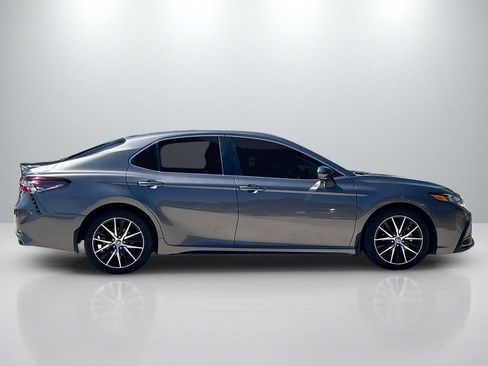 Used 2023 Toyota Camry SE FWD image 4