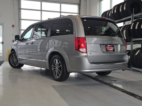 Used 2017 Dodge Grand Caravan SXT image 12