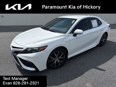 Used 2023 Toyota Camry SE AWD/4WD image 1