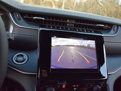 New 2025 Jeep Grand Cherokee Altitude AWD/4WD image 24