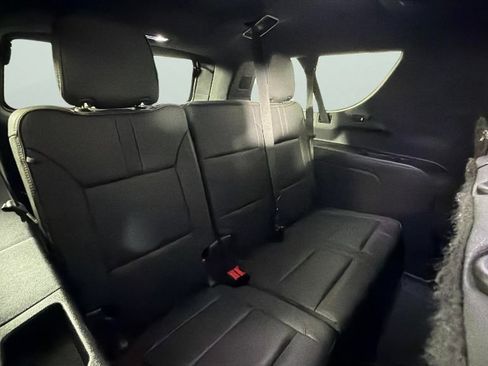 Used 2022 Chevrolet Suburban RST w/ Sport Performance Package RWD image 32