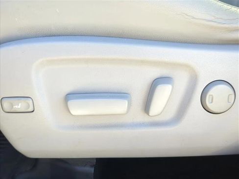 Used 2015 Toyota Highlander Limited image 12