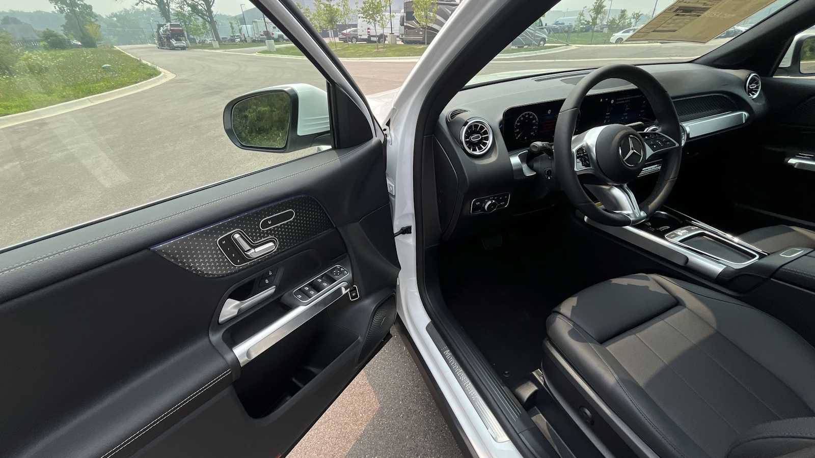 Used 2026 Mercedes-Benz GLB 250 4MATIC image 14