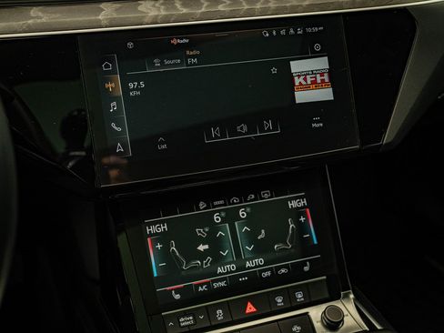 Used 2021 Audi e-tron Premium w/ Convenience Plus Package image 31