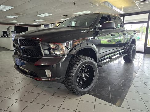 Used 2018 RAM 1500 Express w/ Black Ram 1500 Express Group AWD/4WD image 2