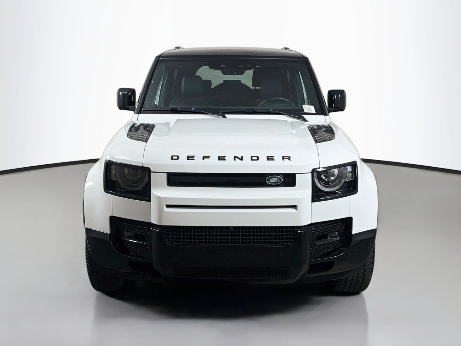 Used 2024 Land Rover Defender 90 X-Dynamic SE AWD/4WD image 8
