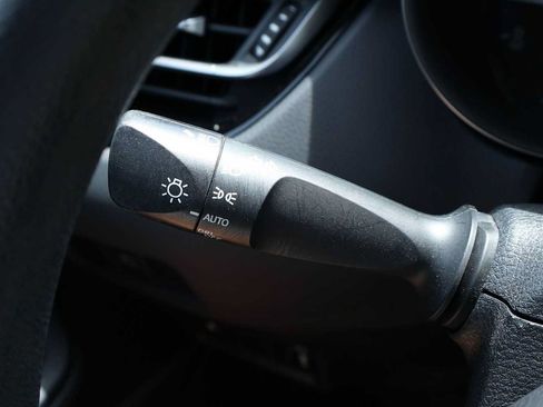 Used 2019 Toyota C-HR LE FWD image 27