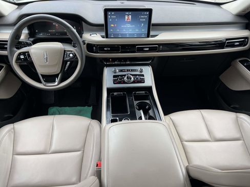 Used 2022 Lincoln Aviator Standard w/ Premium Package image 13