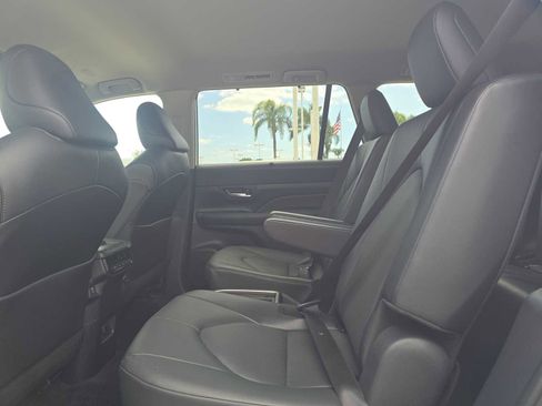 Certified 2025 Toyota Grand Highlander FWD image 17