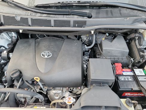 Used 2020 Toyota Sienna XLE image 24