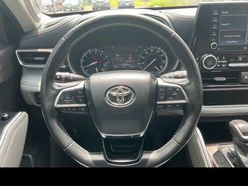 Used 2021 Toyota Highlander Limited FWD image 14
