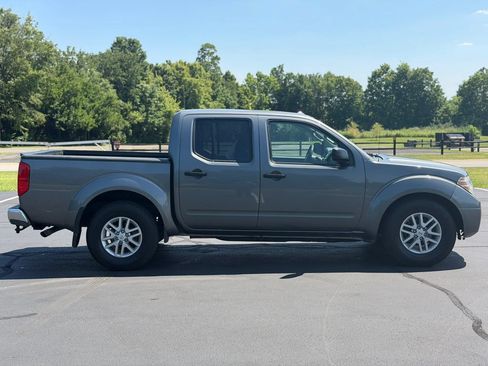 Used 2016 Nissan Frontier SV w/ Moonroof Package AWD/4WD image 7