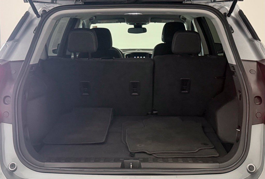 Used 2024 GMC Terrain SLE FWD image 24