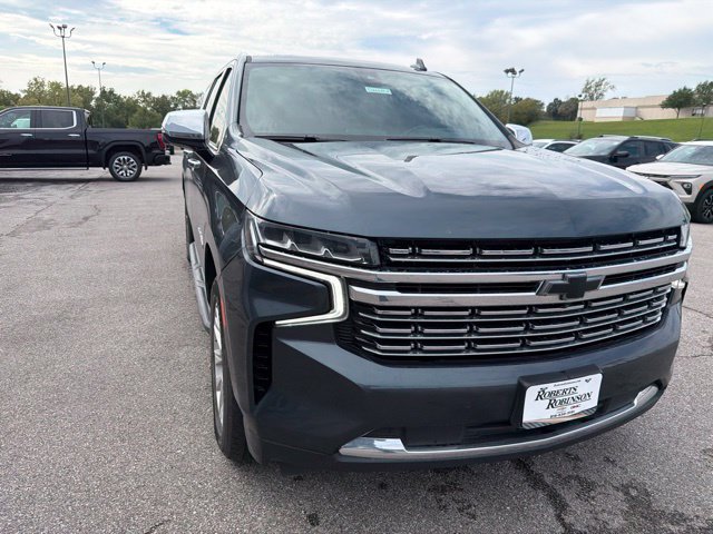 Used 2021 Chevrolet Suburban Premier w/ Premium Package AWD/4WD image 7