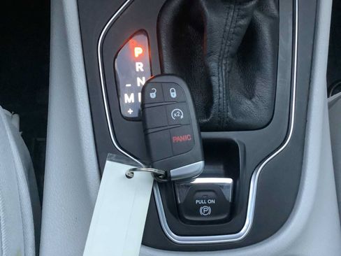 Used 2021 Jeep Cherokee Latitude Plus AWD/4WD image 19