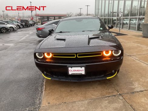 Used 2019 Dodge Challenger SXT w/ Blacktop Package image 3