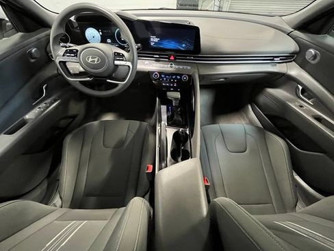 Used 2024 Hyundai Elantra SEL FWD image 17