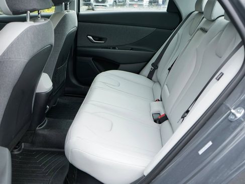 Used 2025 Hyundai Elantra Limited image 35