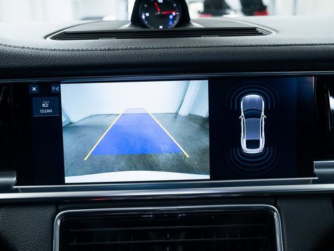 Used 2020 Porsche Panamera 4 image 13