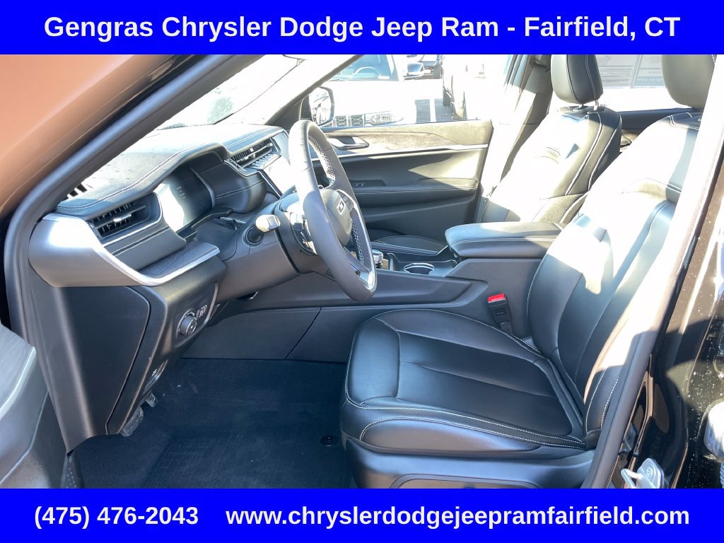 Used 2025 Jeep Grand Cherokee Limited AWD/4WD image 46