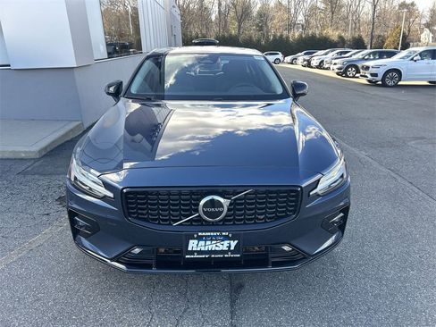 Certified 2024 Volvo S60 B5 Core image 3