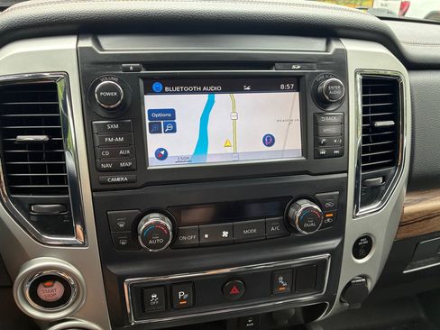 Used 2017 Nissan Titan SL AWD/4WD image 37