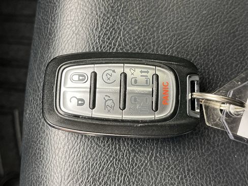 Used 2019 Chrysler Pacifica Touring-L FWD image 26