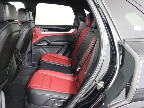 New 2026 Porsche Cayenne image 17